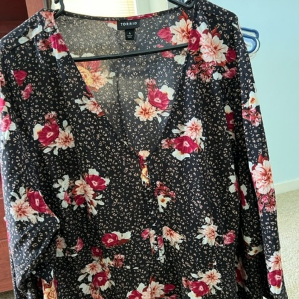 Torrid Floral Crop Top size 4